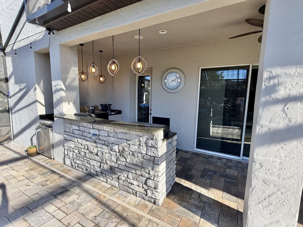Outdoor Bar & Kitchen
